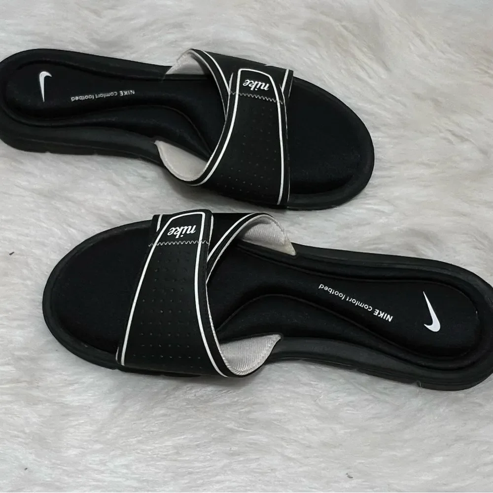 Nike Comfort Slide Memory Foam Black Women's Slide/Flip Flop/Sandal -- 11 - Picture 3 of 12